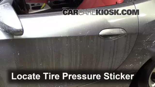 2011 BMW Z4 sDrive30i 3.0L 6 Cyl. Pneus et roues Vérifier la pression des pneus